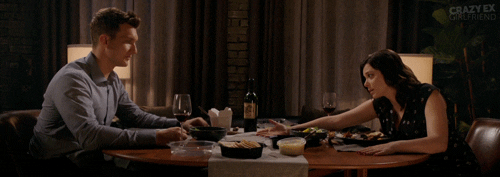 دست روی میز