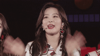 دست تکان دادن با دو دست